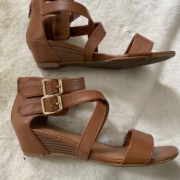 Brown strapy sandals - Picture 2 of 4